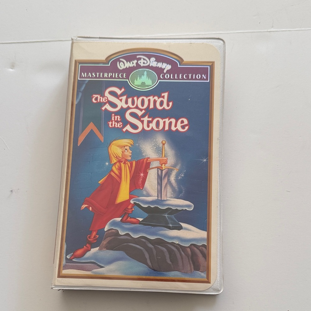 Disney Masterpiece Collection The Sword in the Stone VHS - Red and Blue